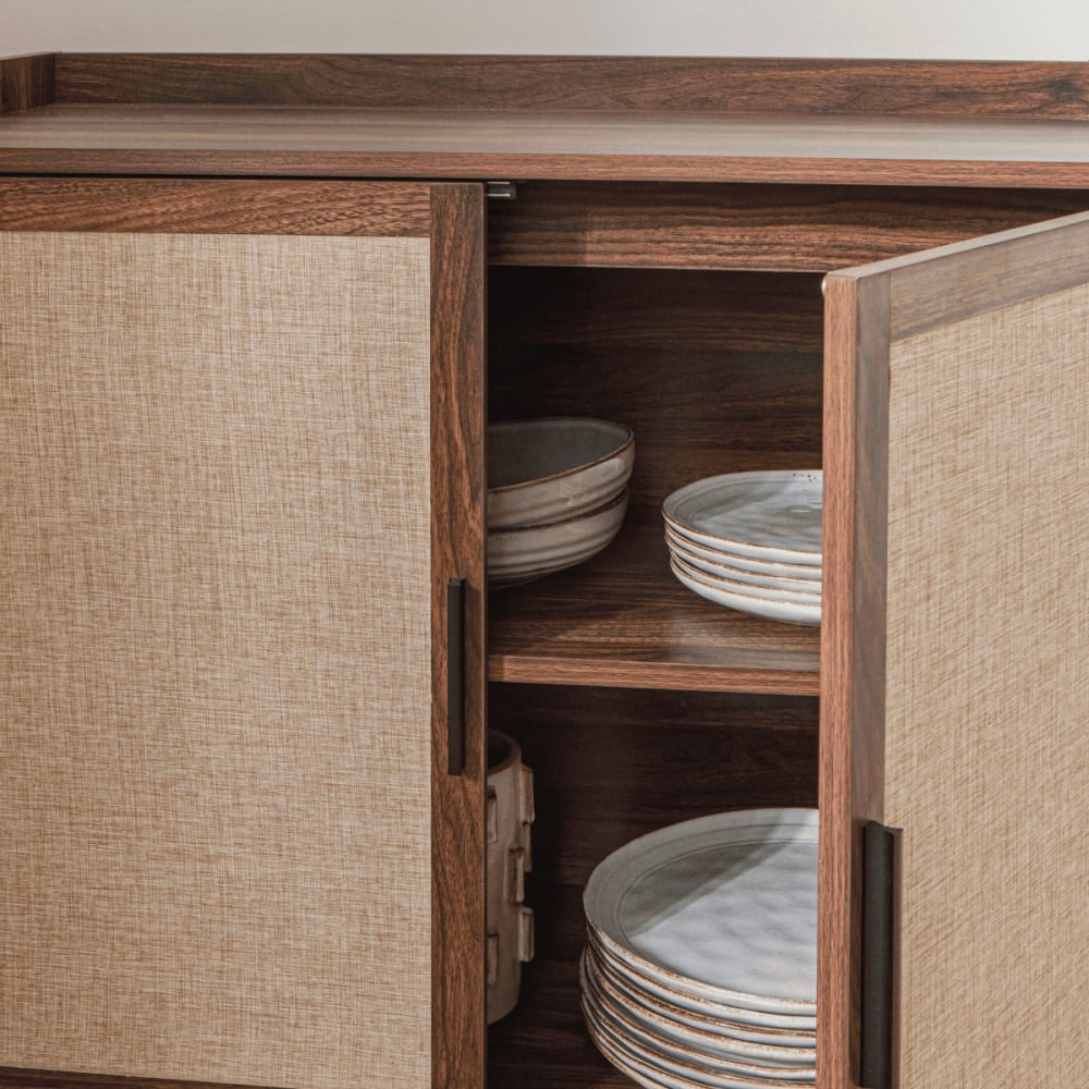 Buffet JETSON portes ouvertes sur le rangement