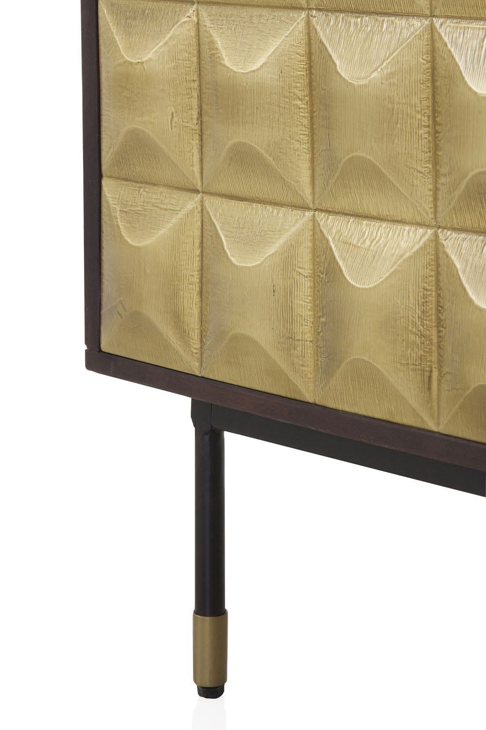 Détail de la façade en laiton doré du buffet GEESE HOME