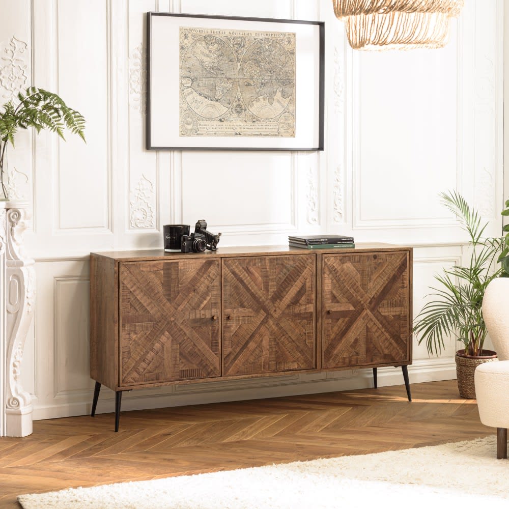 Détail des panneaux symétriques en bois recyclé du buffet KIARA