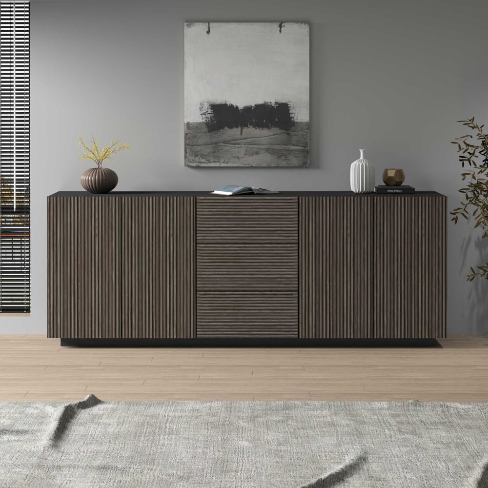 Détail de la texture cannelée du buffet COSTE
