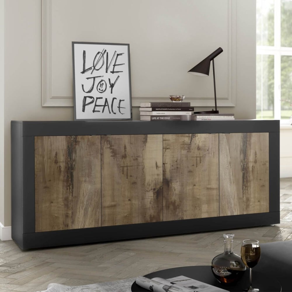 Détail du contraste noir et bois vieilli du buffet OTELLO