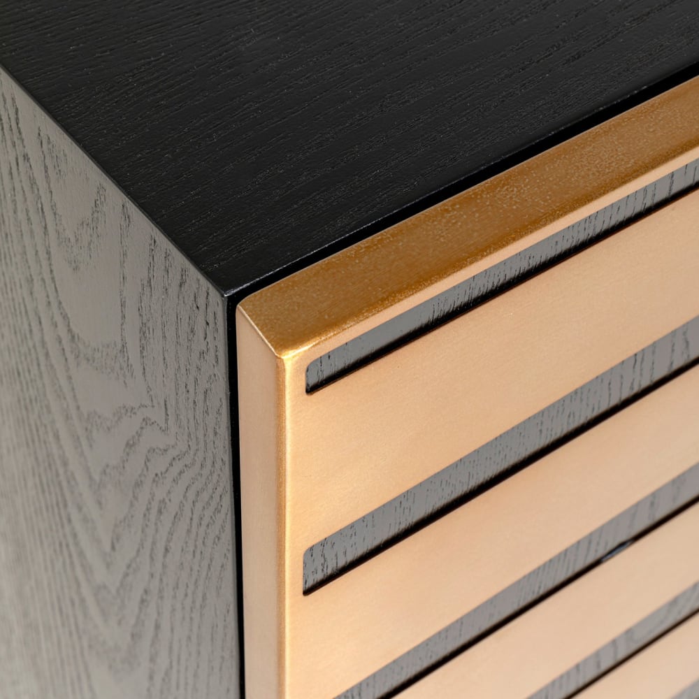 Buffet LAGO portes ouvertes sur ses tablettes