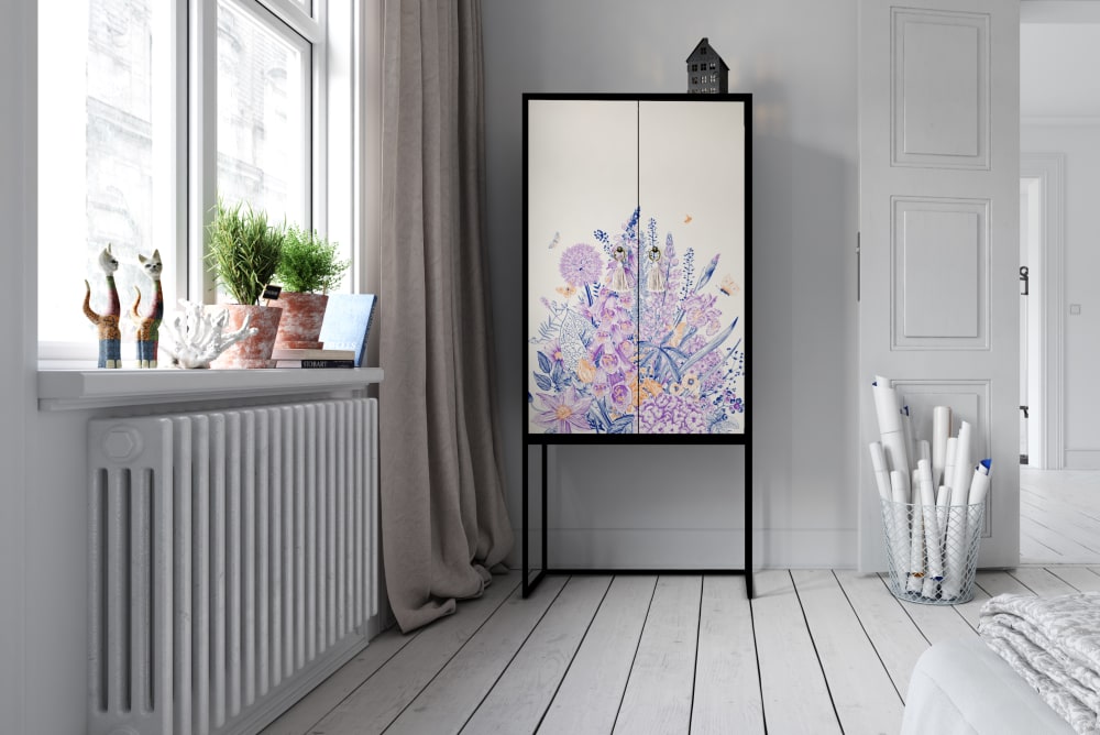 Détail du motif bleu et violet du buffet GINA