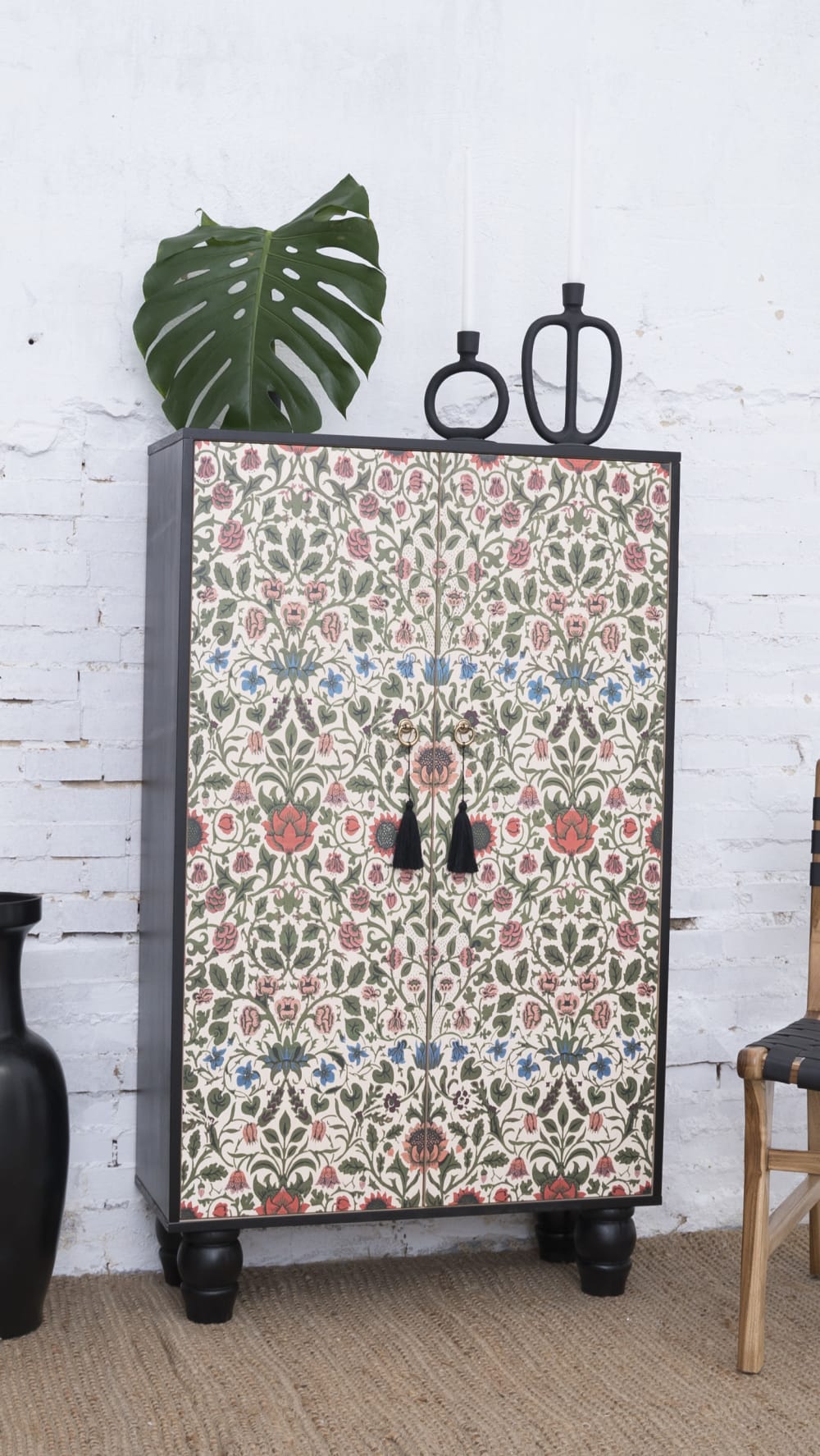 Détail du motif fleuri du buffet WILLIAMS