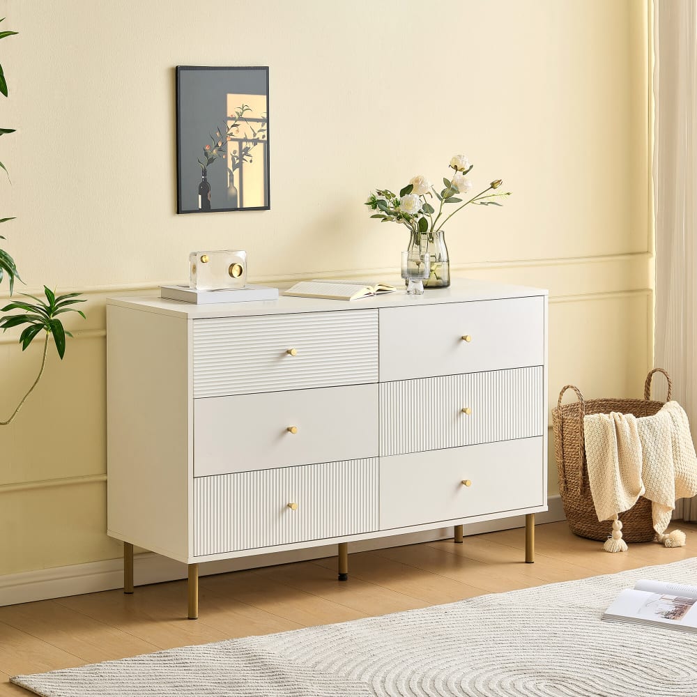 Détail des poignées dorées du buffet URBAN MEUBLE