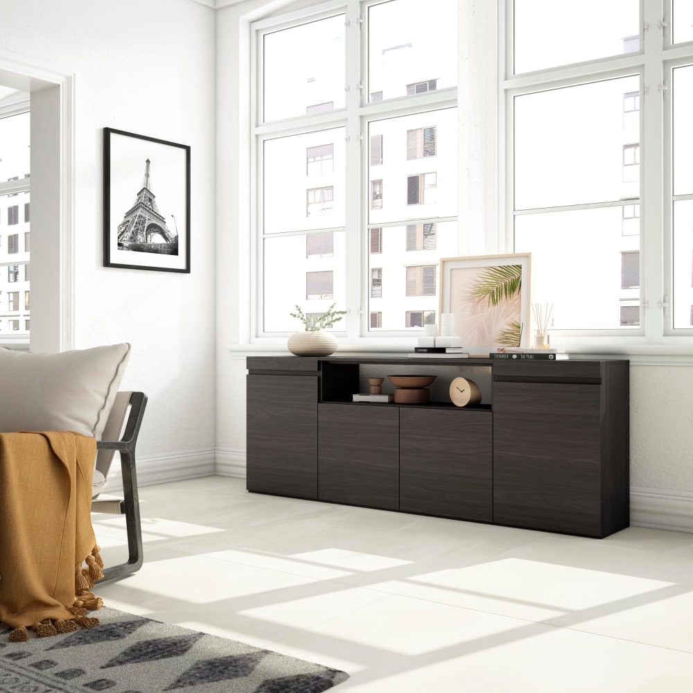 Détail de la façade noire du buffet COZY