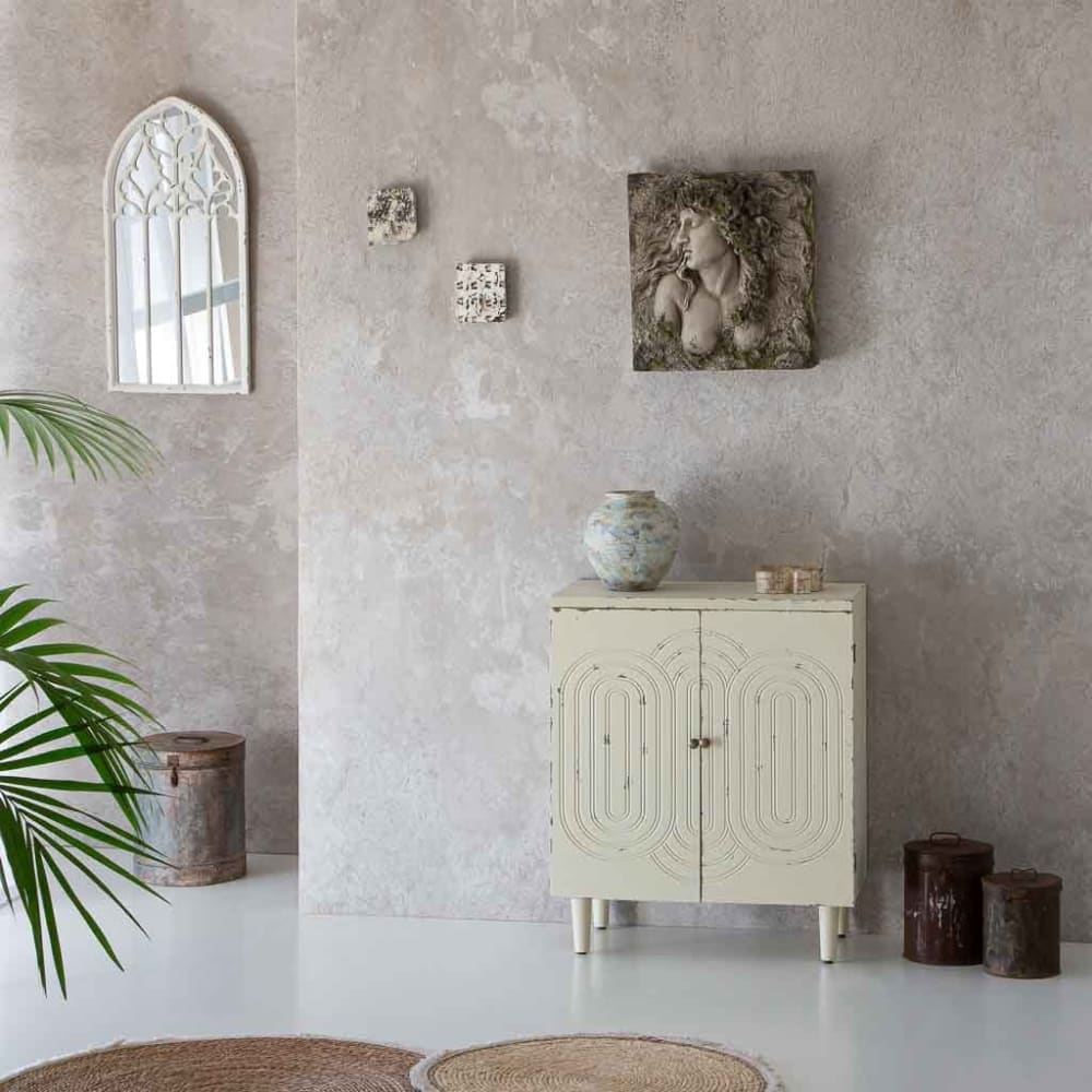 Détail des portes blanches du buffet WANDERLUST DECO