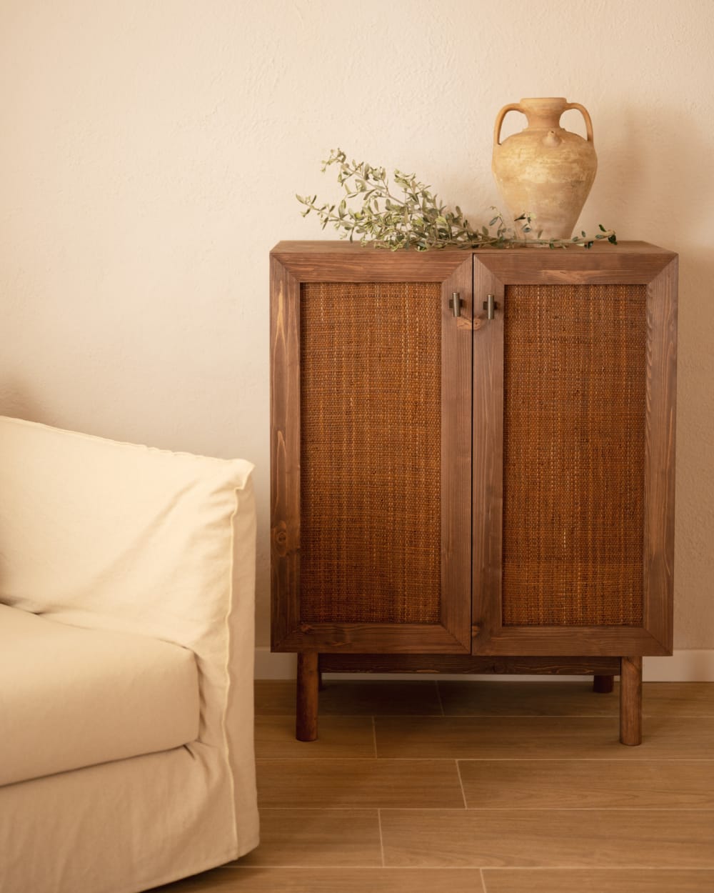 Détail du cannage de rotin tressé du buffet DECOWOOD