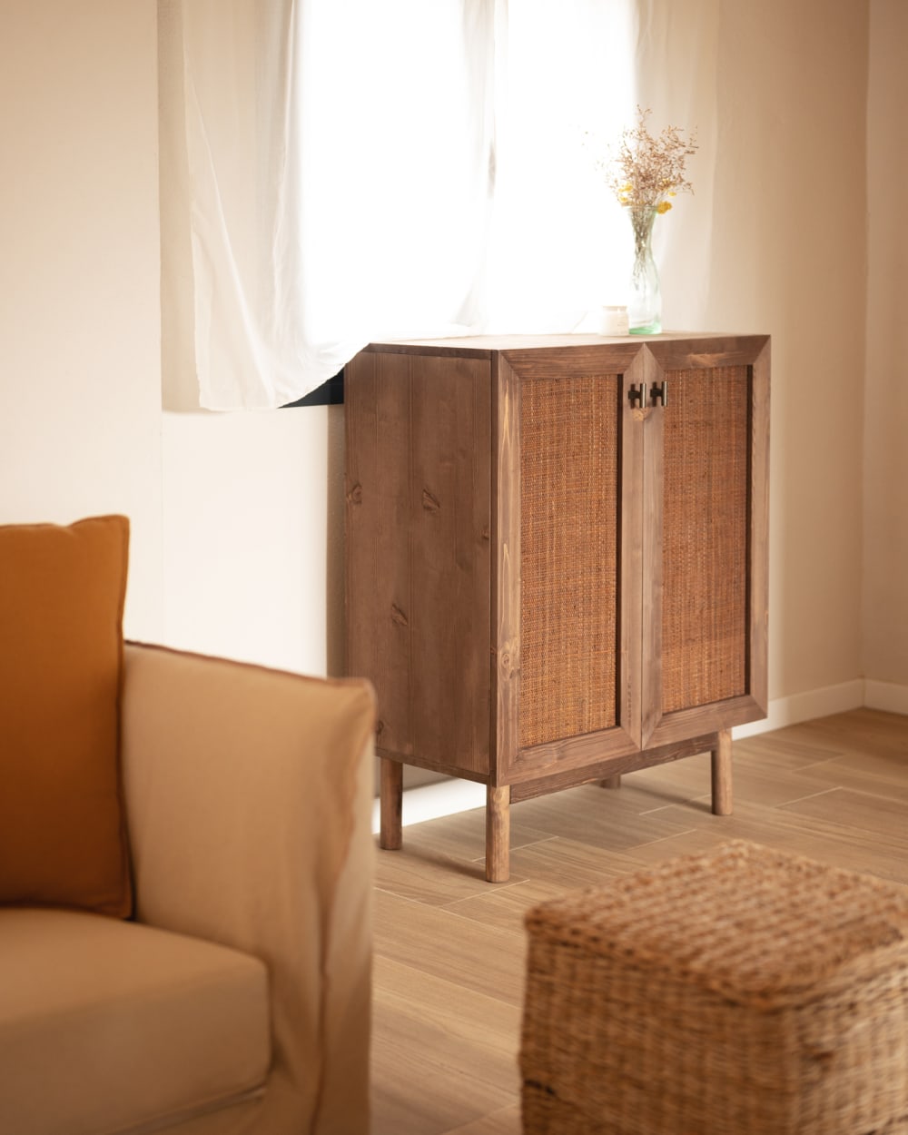 Buffet DECOWOOD ouvert sur ses trois étagères
