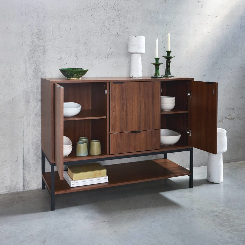 Buffet WALNUT vu de côté avec son étagère inférieure