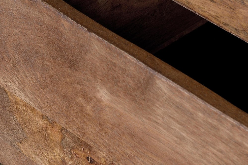 Détail du bronze gaufré des portes du buffet SAVANA