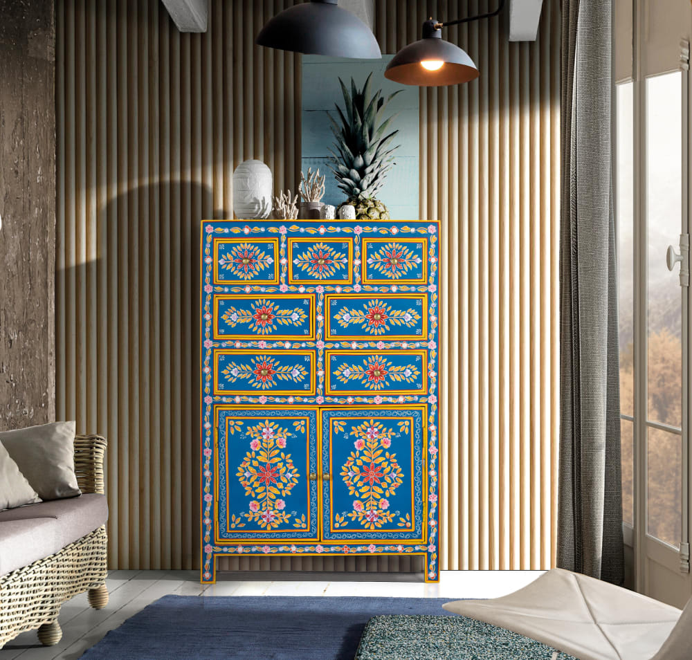 Détail des motifs dessinés à la main du buffet GINER Y COLOMER
