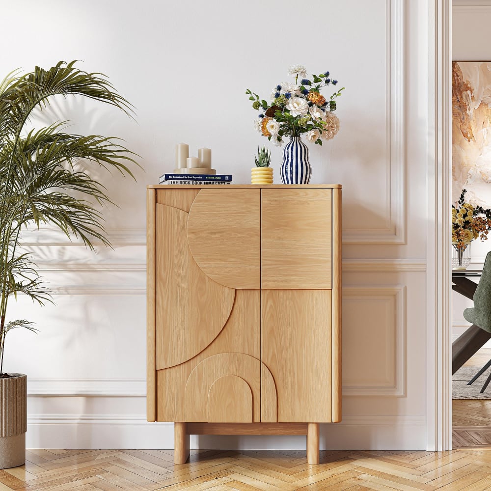Détail des portes asymétriques du buffet MILORD