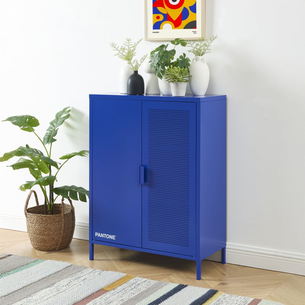 Détail de la laque bleu électrique du buffet PANTONE