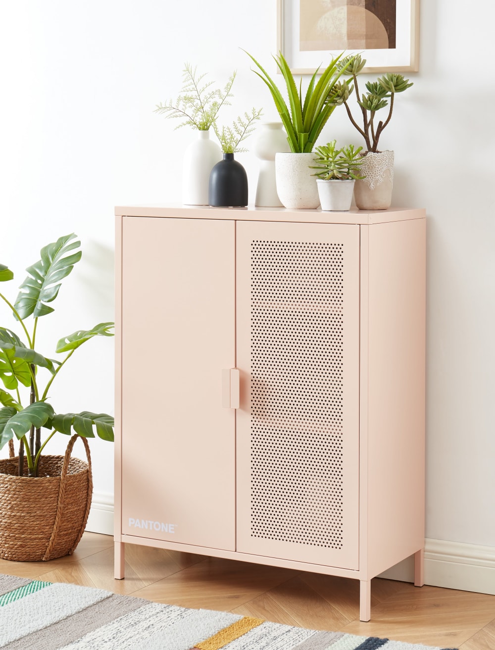 Détail de la finition rose blush du buffet PANTONE