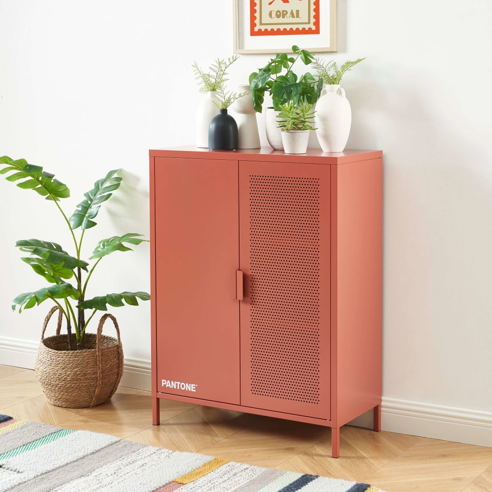 Détail de la laque terracotta du buffet PANTONE