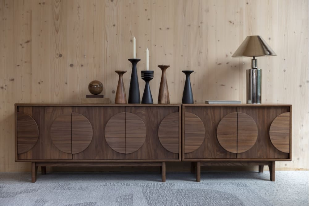 Détail des décors en bois rond du buffet GROOVE