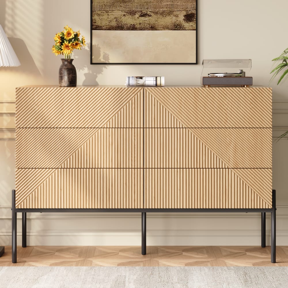 Détail du motif géométrique en relief du buffet URBAN MEUBLE
