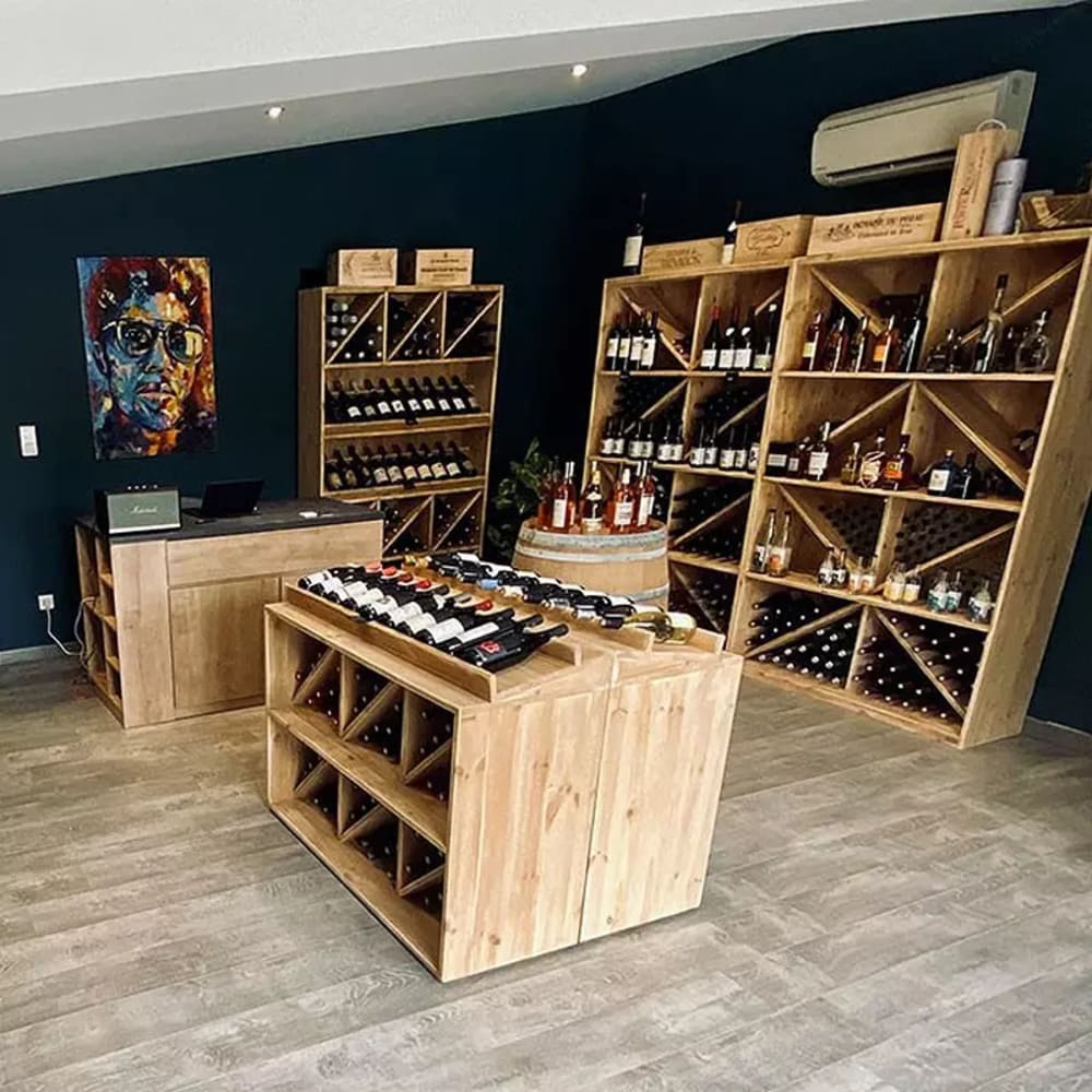 Détail des casiers à bouteilles du buffet TRADIS