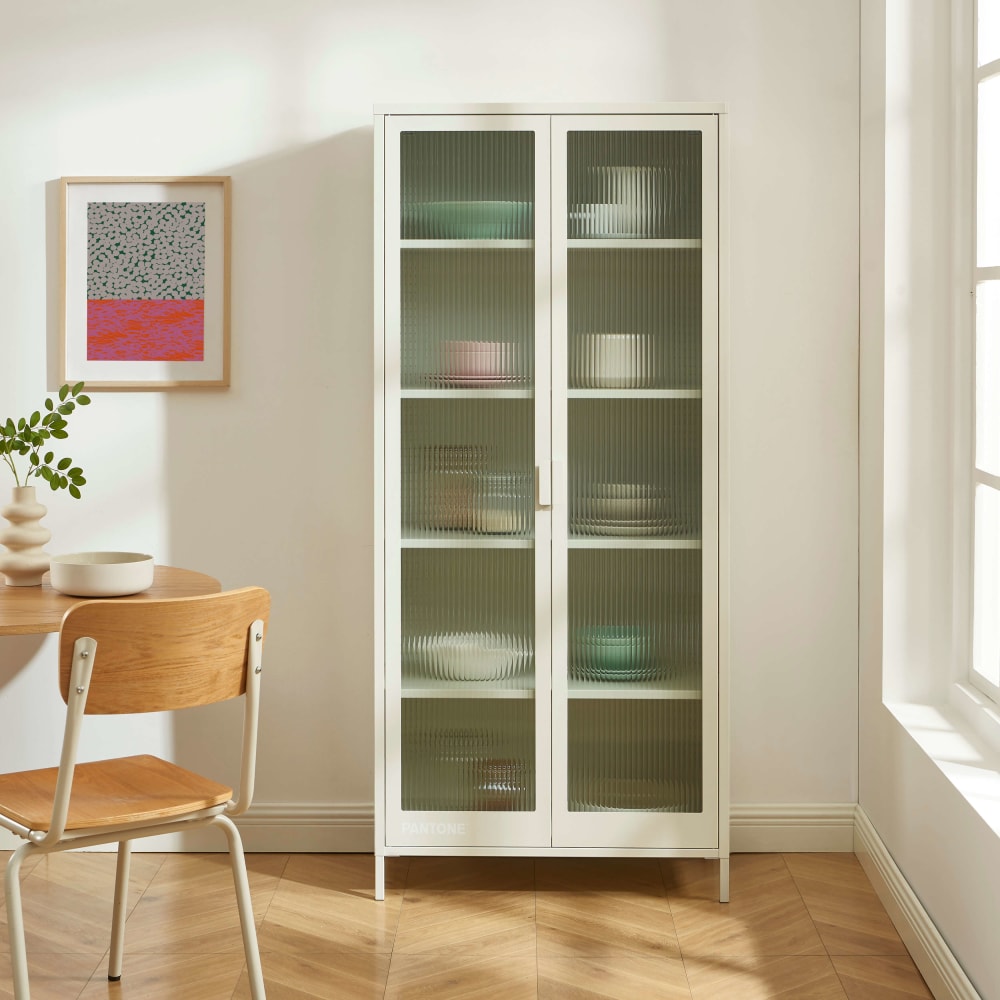 Détail du verre cannelé du vaisselier PANTONE