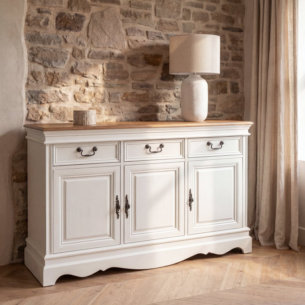 Buffet bahut LEONTINE crème patiné 131 cm avec 3 portes et 3 tiroirs