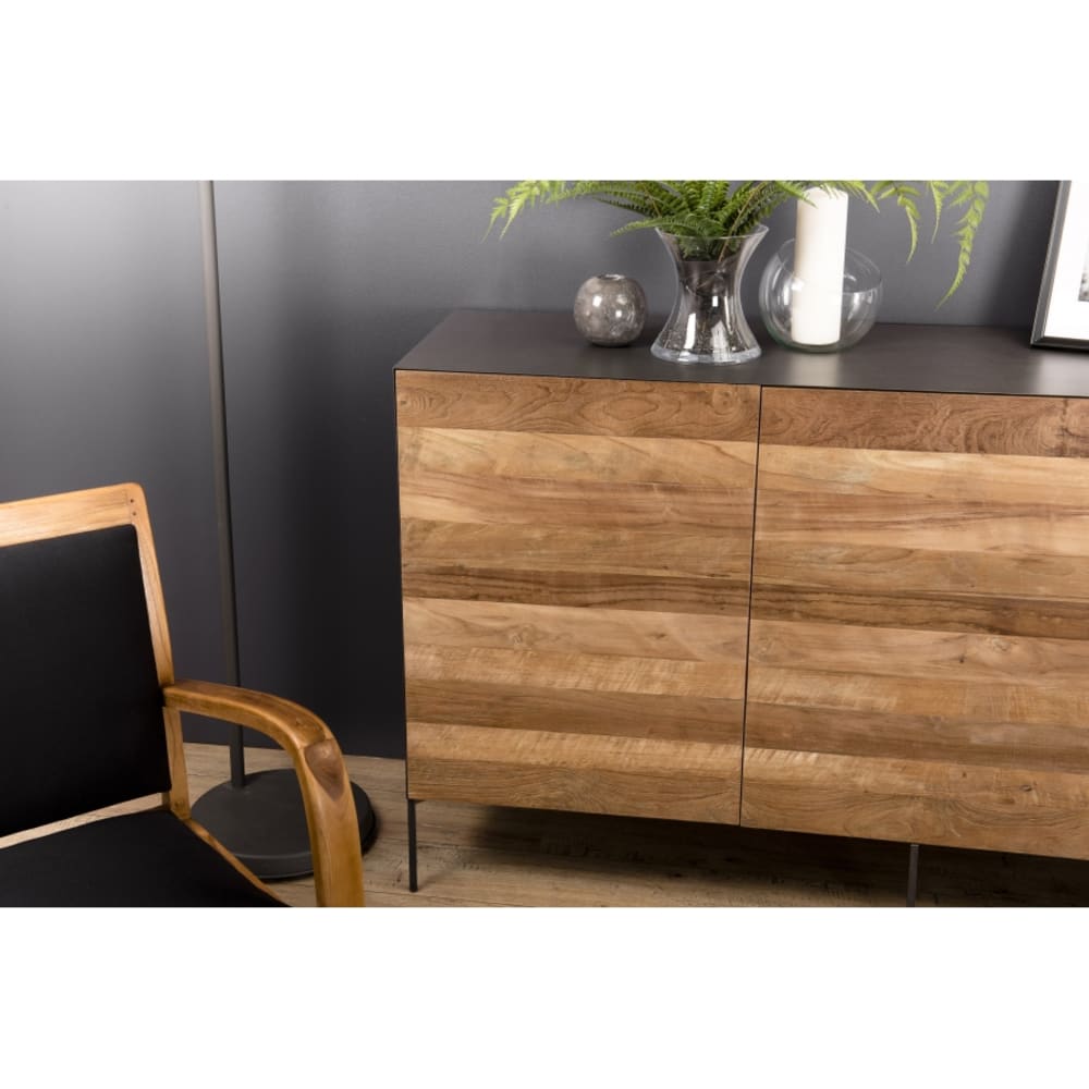 Détail du teck recyclé et de ses marques sur le buffet MADISON