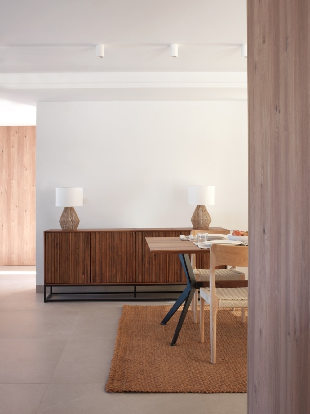 Détail du stratifié gaufré des portes du buffet GEESE HOME