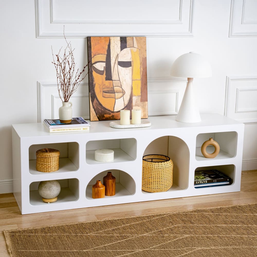 Buffet FERLIS mis en scène avec livres et objets