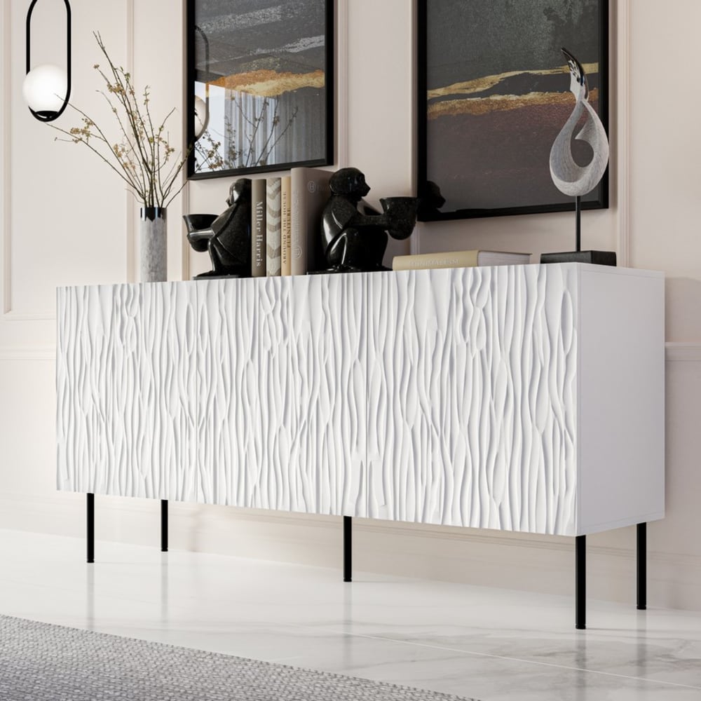 Détail du décor en relief des portes du buffet MOKT