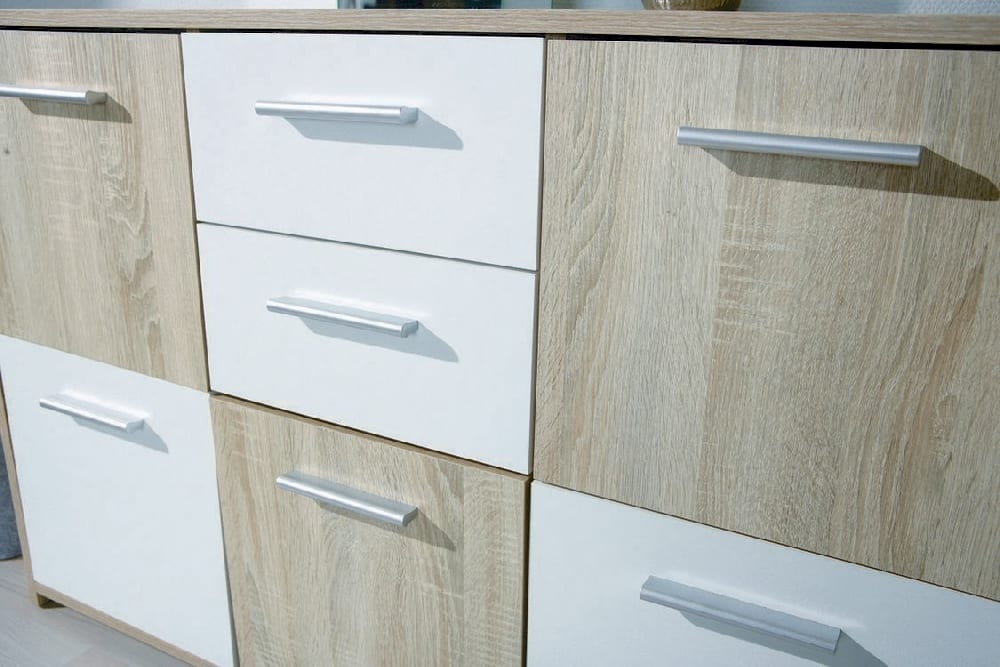 Buffet DMORA portes ouvertes sur les rangements intérieurs