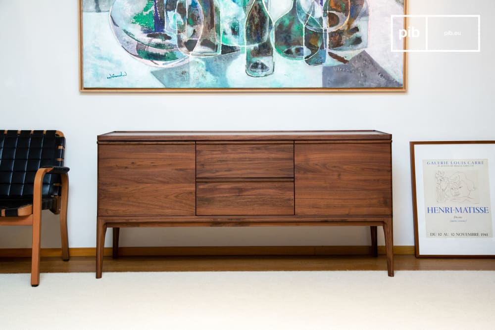 Buffet HEMET ouvert sur sa tablette ajustable
