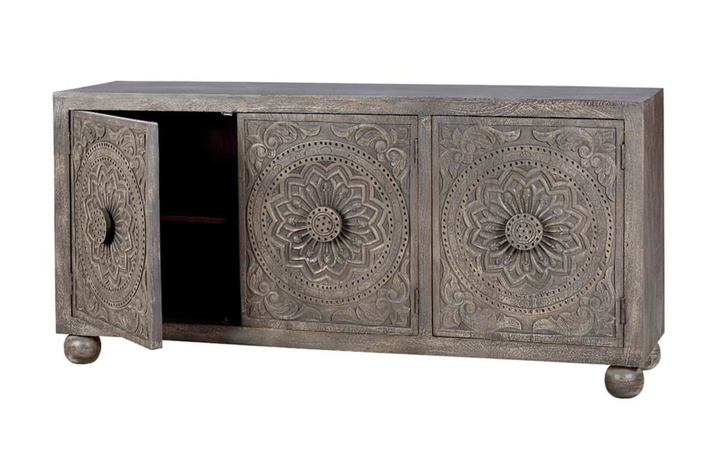 Détail des portes travaillées du buffet GINER Y COLOMER