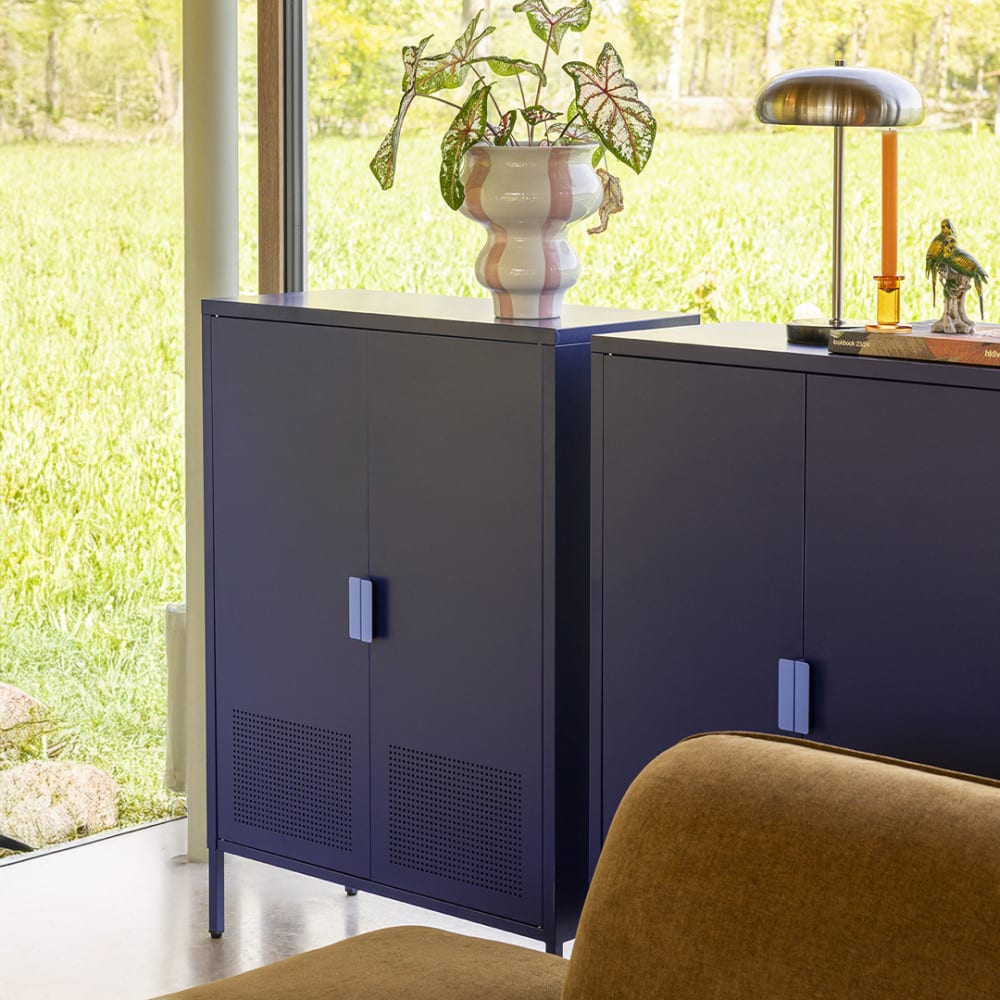 Détail des portes ajourées du buffet ADEL