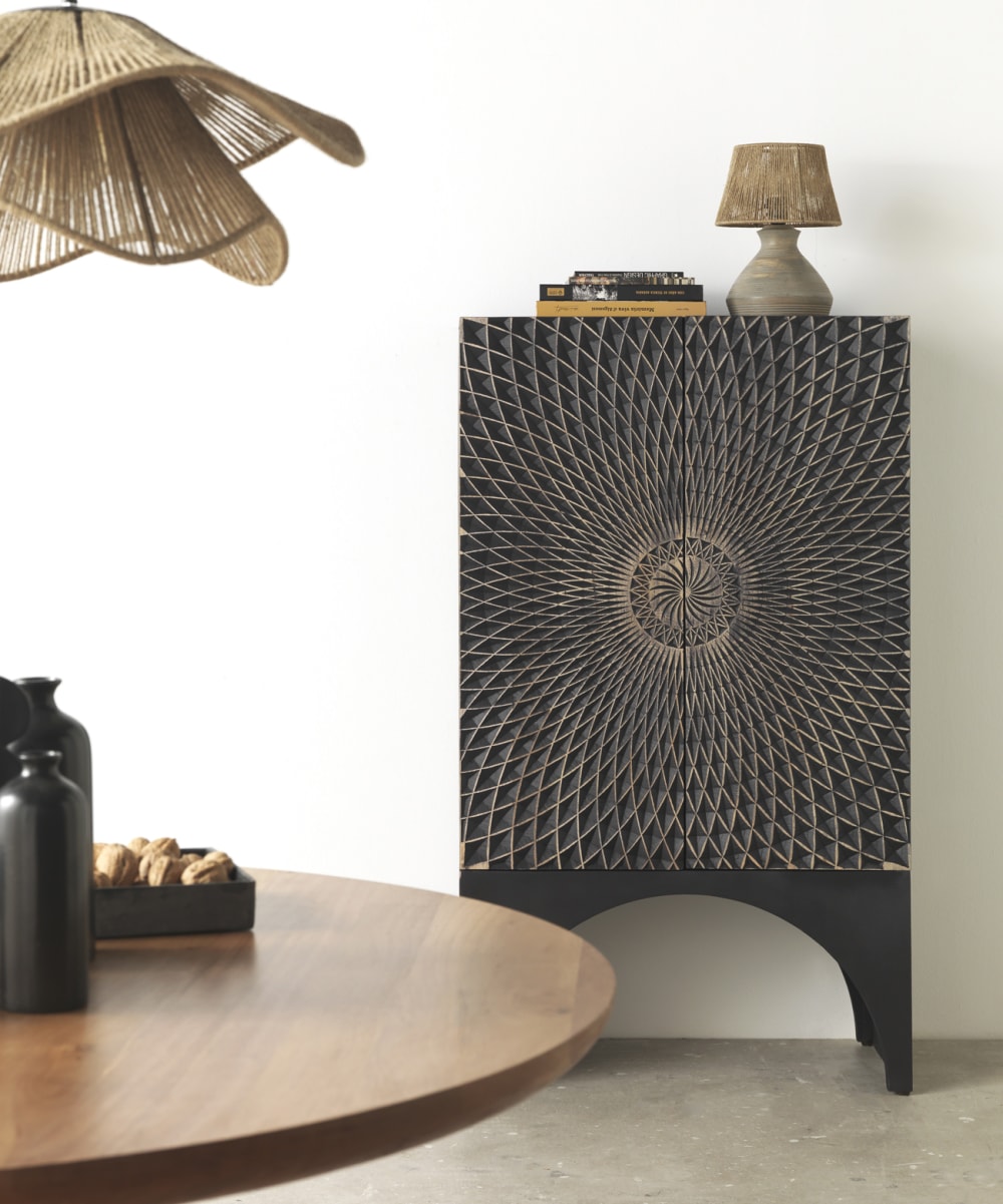 Détail des portes noires du buffet GEESE HOME
