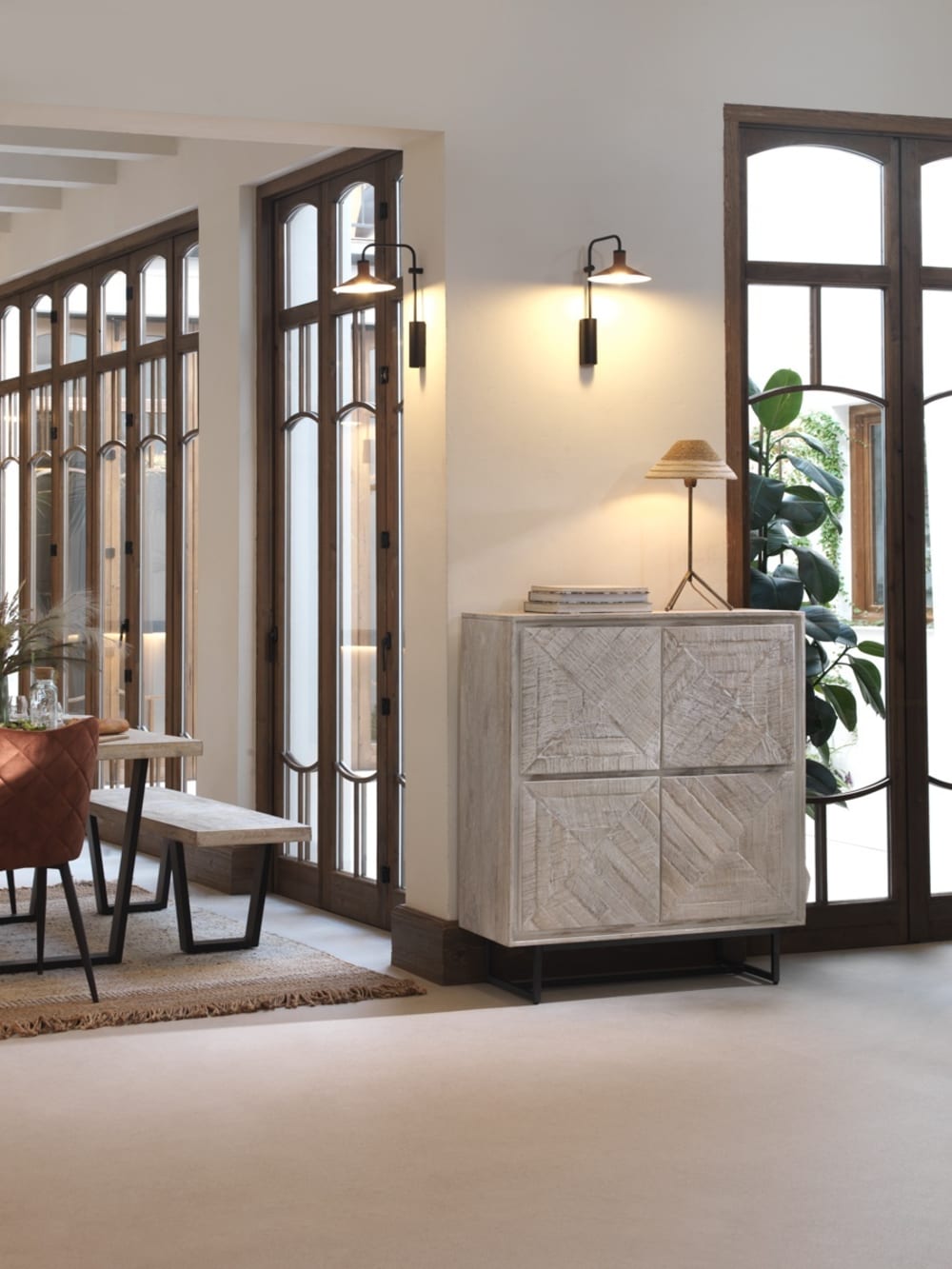 Buffet GEESE HOME portes ouvertes sur ses deux niveaux