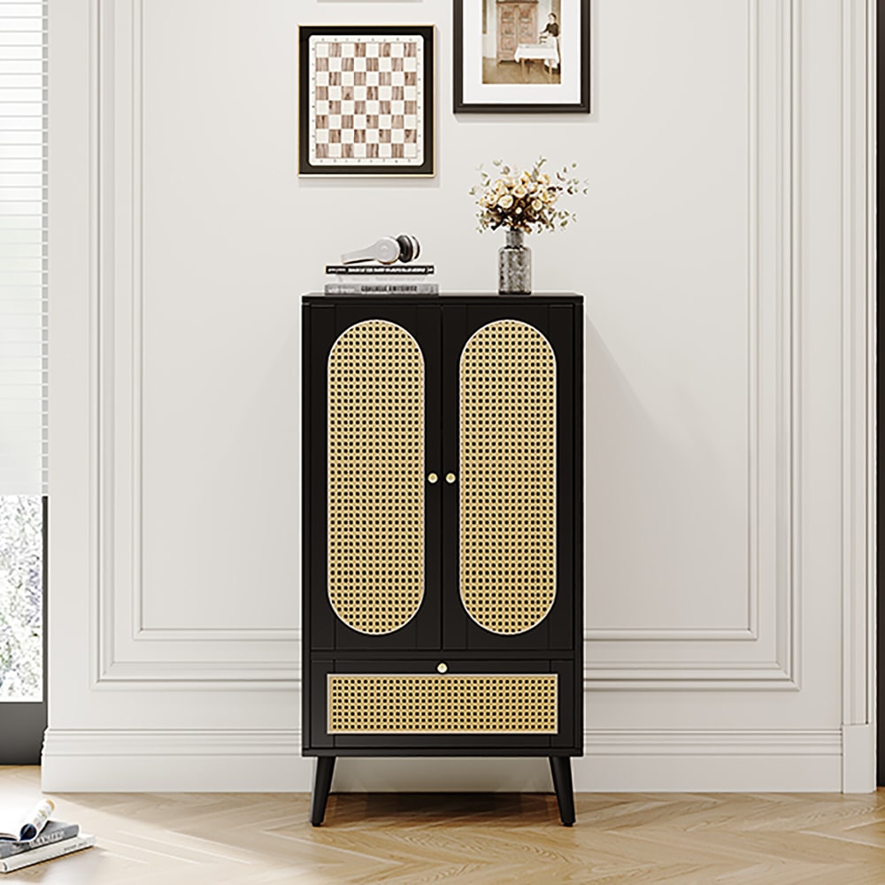 Détail du tressage en rotin du buffet URBAN MEUBLE